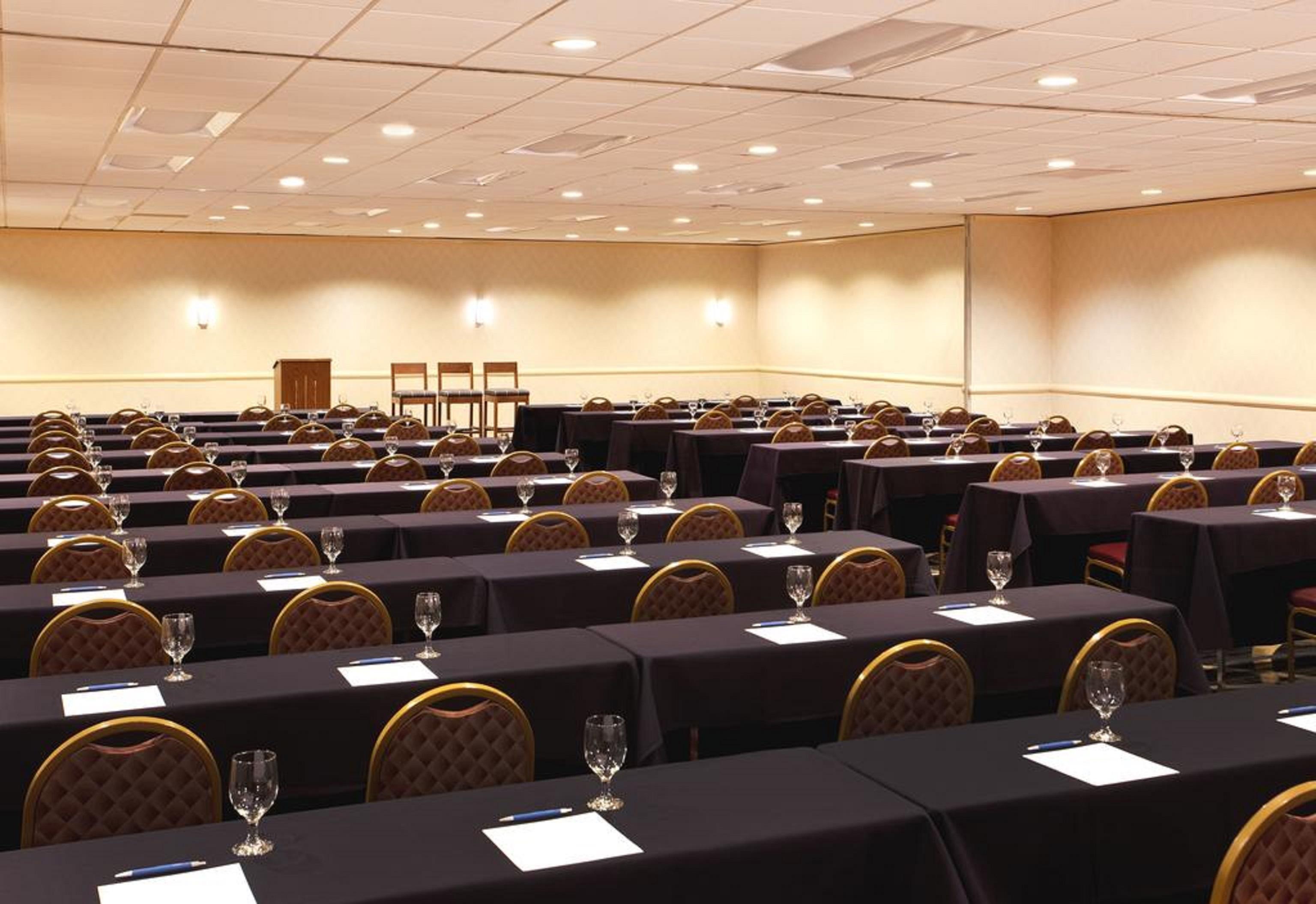 Four Points By Sheraton Cleveland Airport Afaceri foto